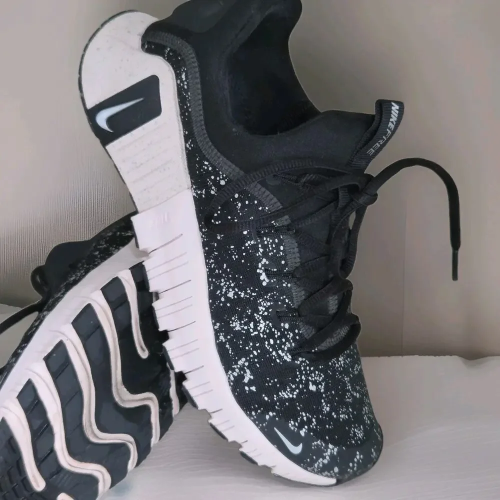 Women’s Size 7.5 - Nike Free Metcon 6 SE Black Metallic Silver HV2017-001
